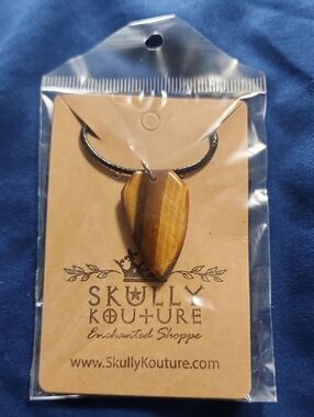 Tiger Eye Pendant Necklace in Brown